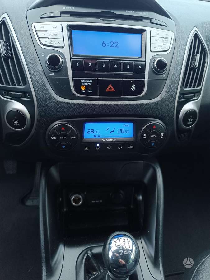 Hyundai ix35 2011 — photo 13