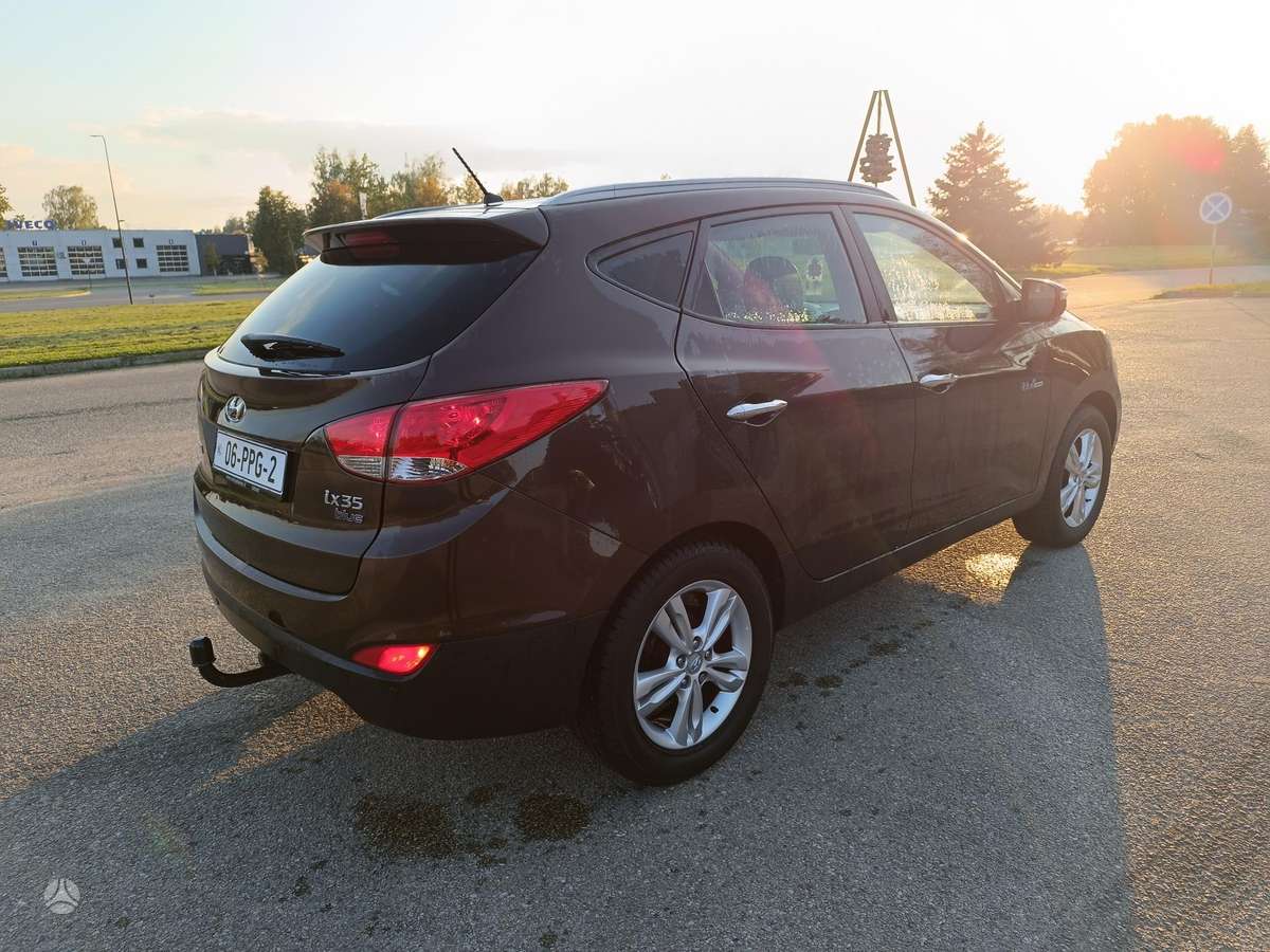 Hyundai ix35 2011 — engine 1600 cm³, 135 HP (99kW)
