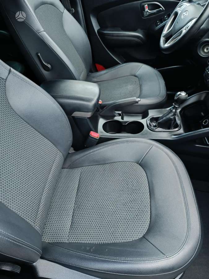 Hyundai ix35 2011 — photo 9