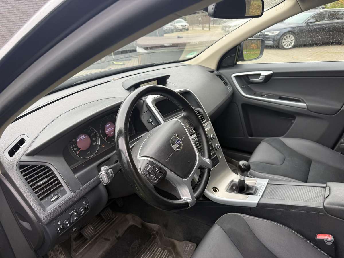 Volvo XC60 2009 — photo 11
