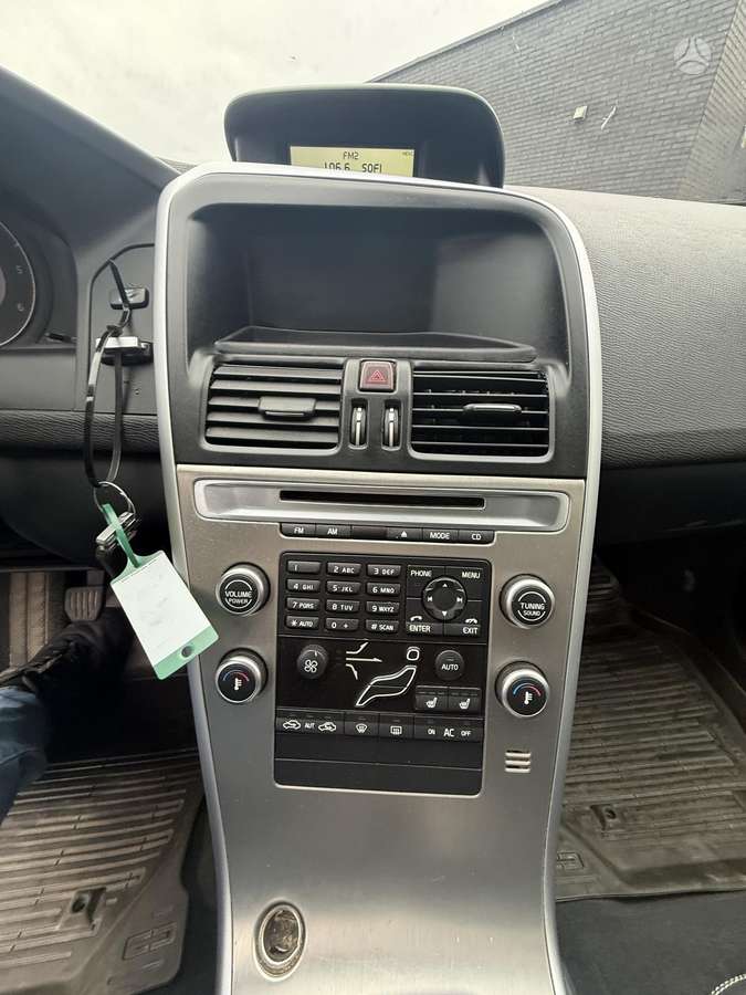 Volvo XC60 2009 — photo 13