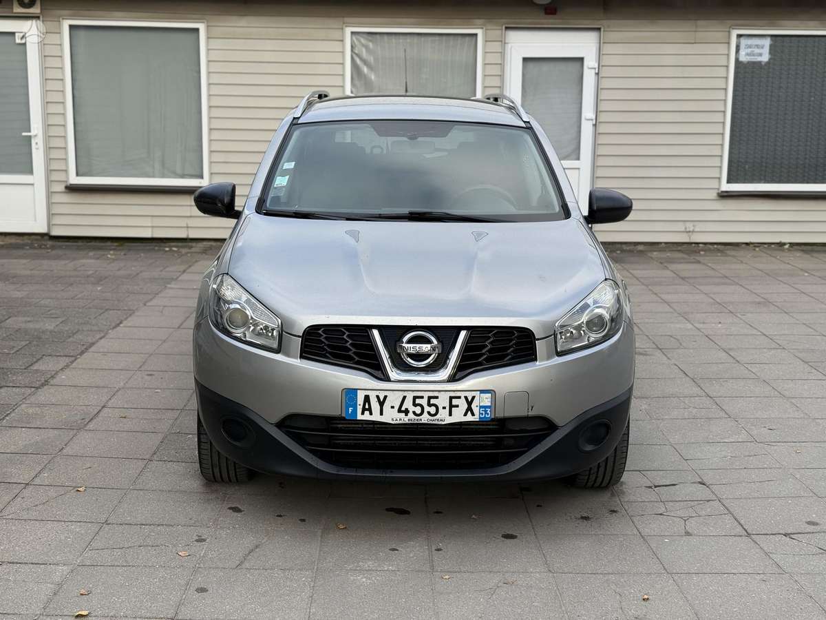 Nissan Qashqai+2 2010 — вигляд ззаду