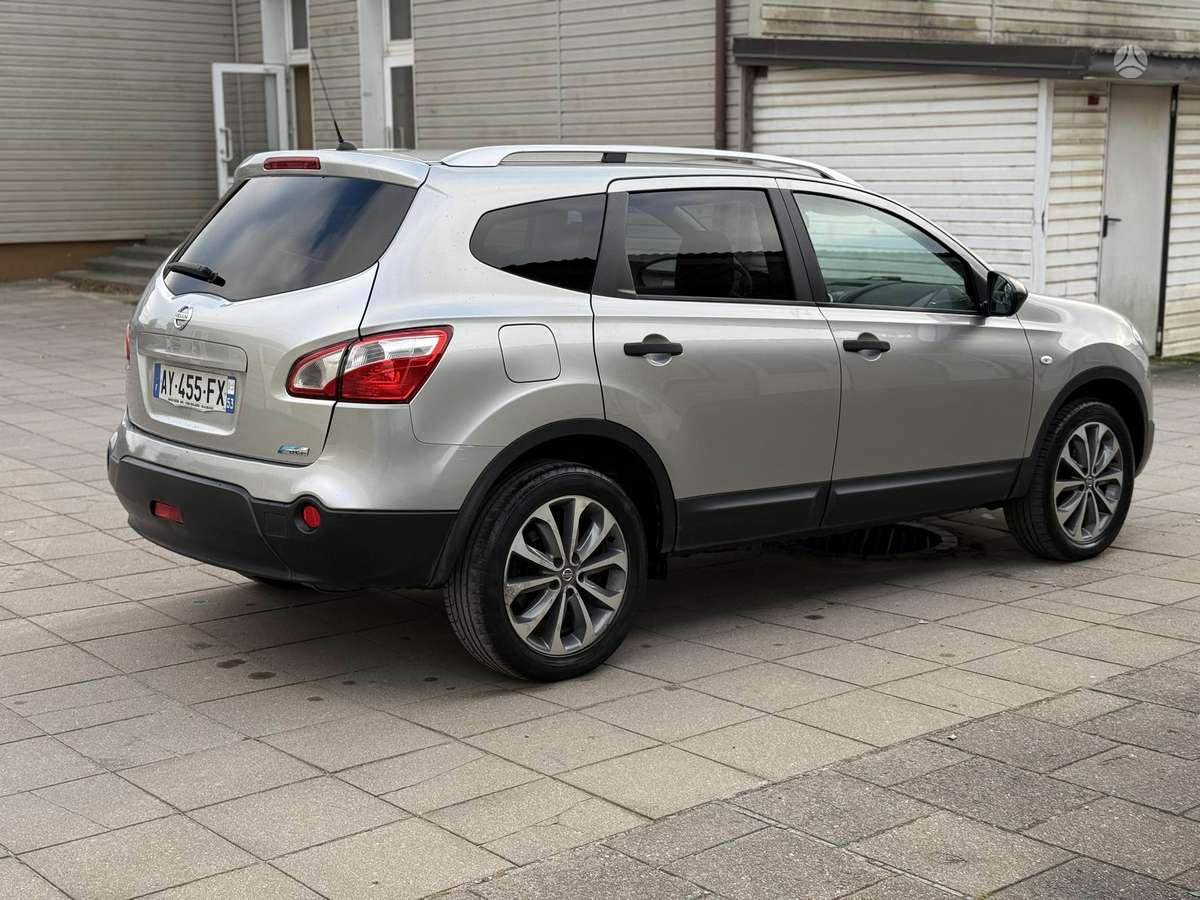Nissan Qashqai+2 2010 — двигун 1461 cm³, 110 HP (81kW)