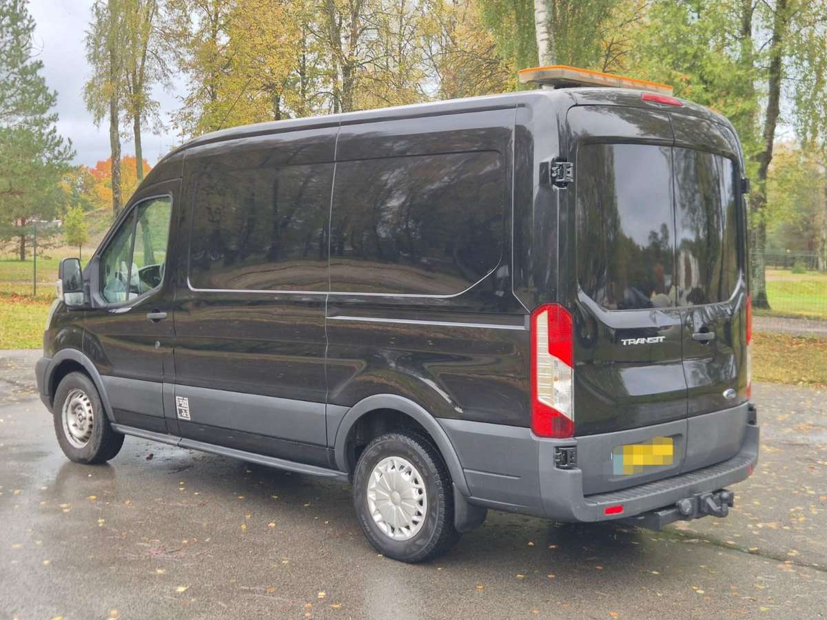 Ford Transit 2015 — rear view
