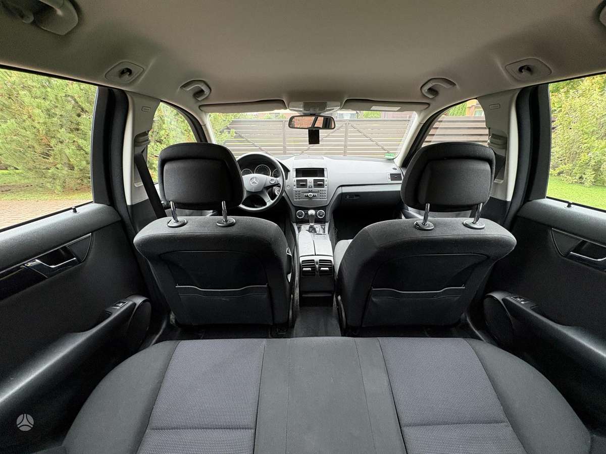 Mercedes-Benz C200 2010 — photo 15