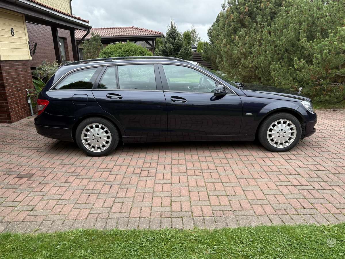 Mercedes-Benz C200 2010 — photo 5