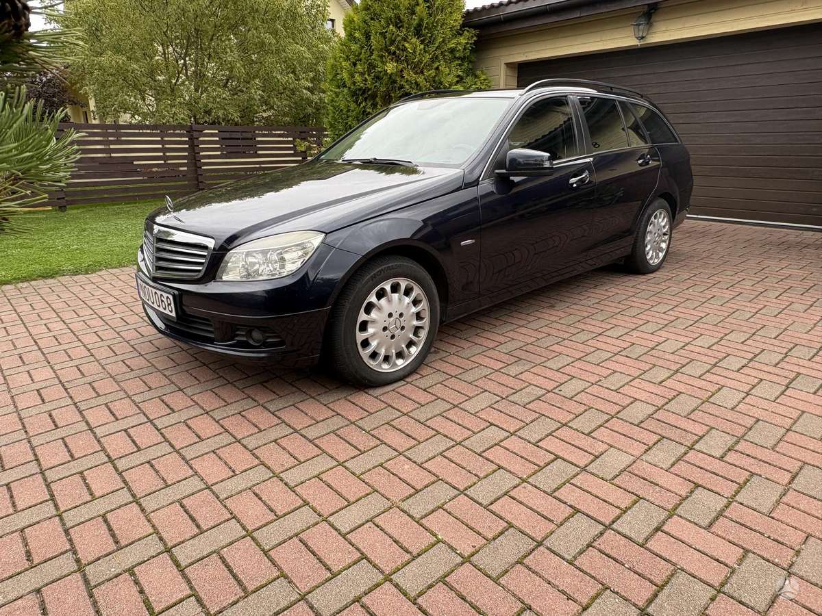 Mercedes-Benz C200 2010 — photo 8