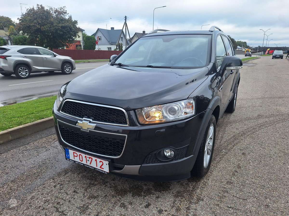 Chevrolet Captiva 2011 — rear view