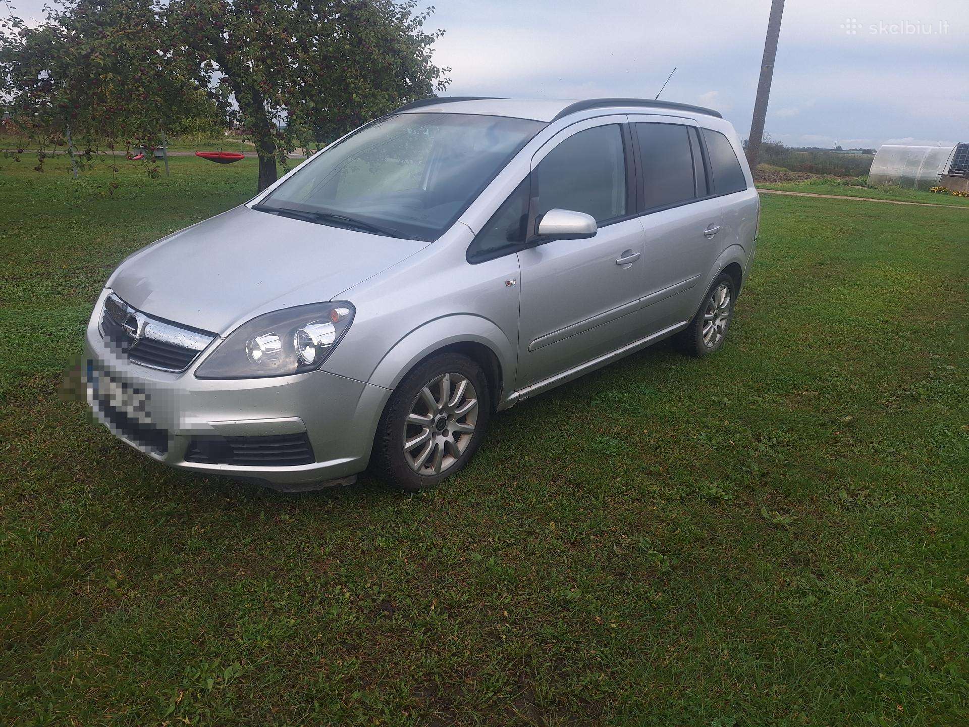 Opel Zafira 2005 — вигляд ззаду