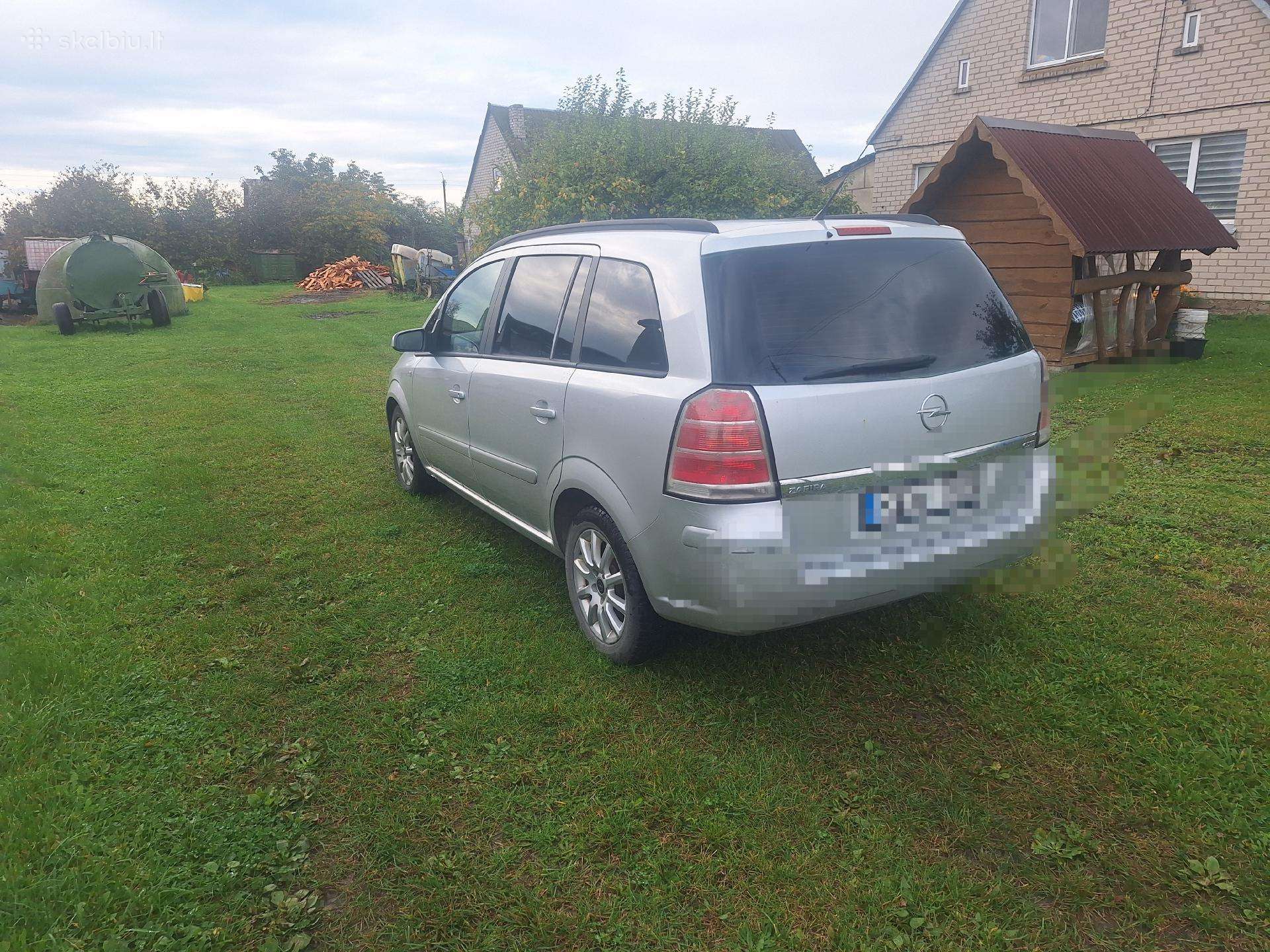 Opel Zafira 2005 — салон