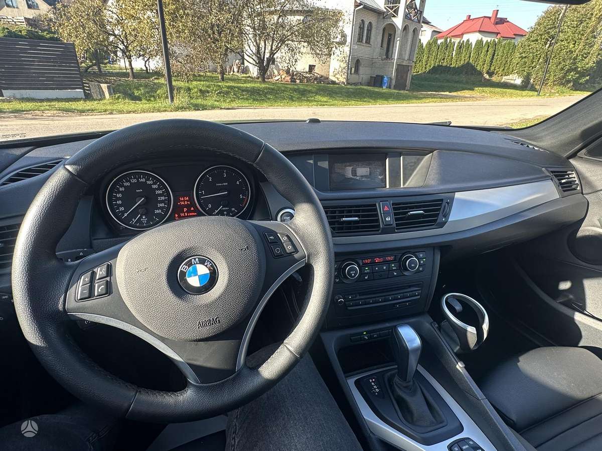 BMW X1 2011 — фото 11