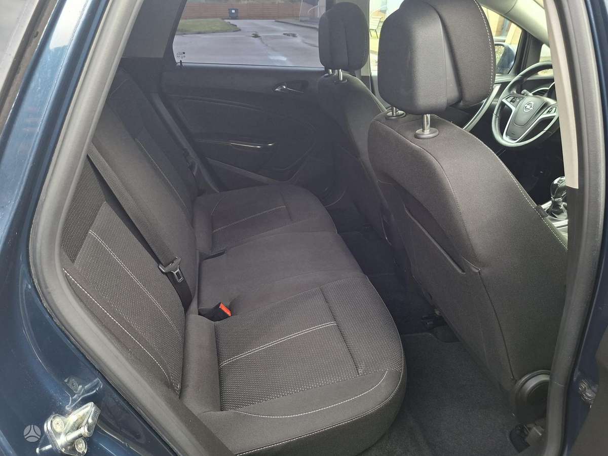 Opel Astra 2011 — photo 13