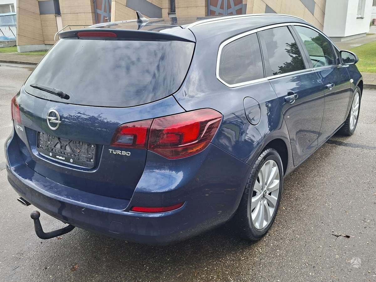 Opel Astra 2011 — engine 1398 cm³, 140 HP (103kW)