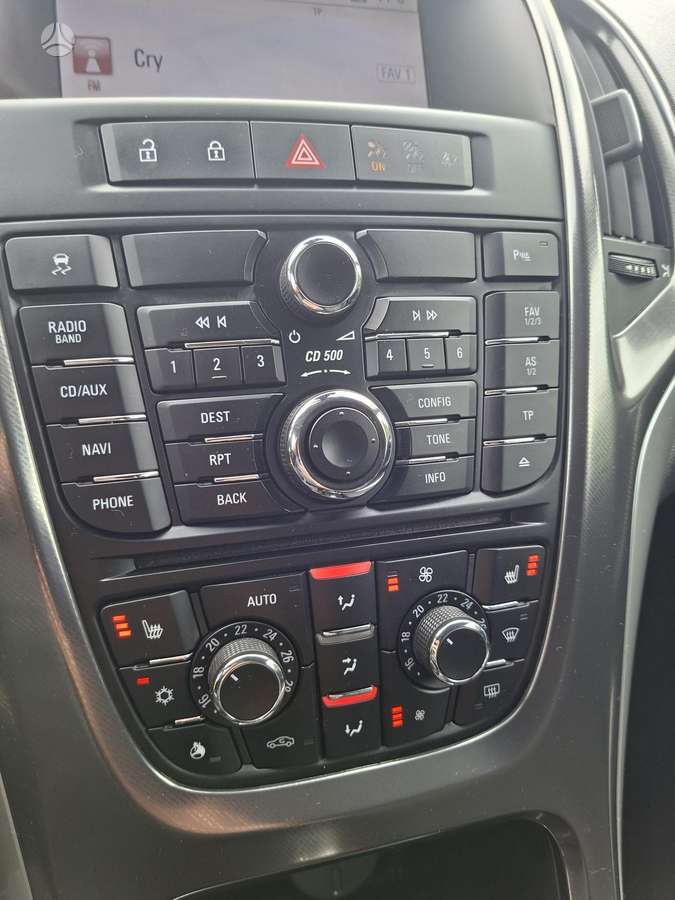 Opel Astra 2011 — photo 8