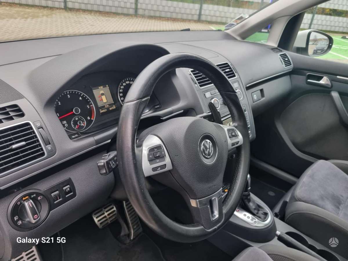 Volkswagen Touran 2012 — photo 10