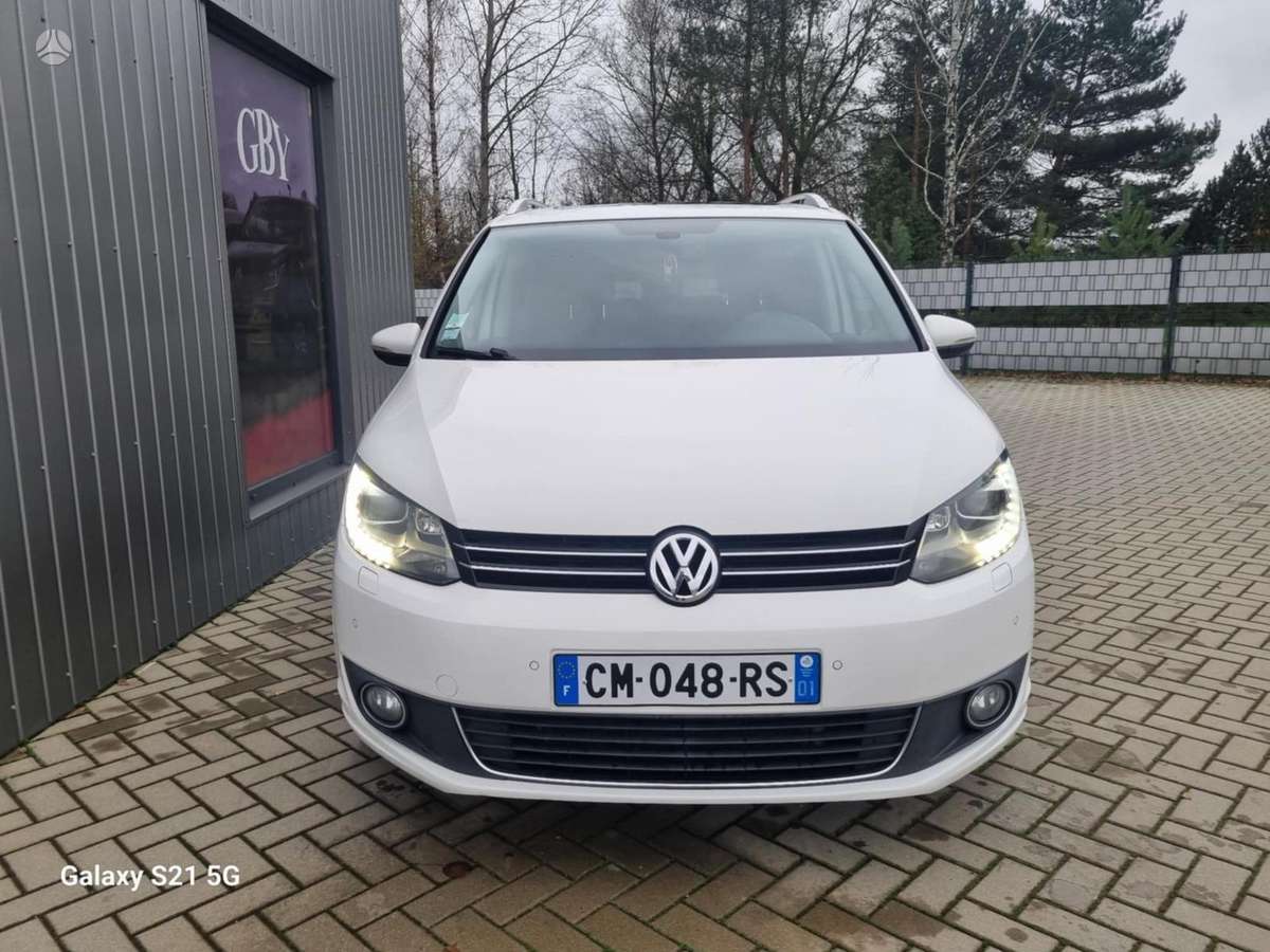 Volkswagen Touran 2012 — rear view