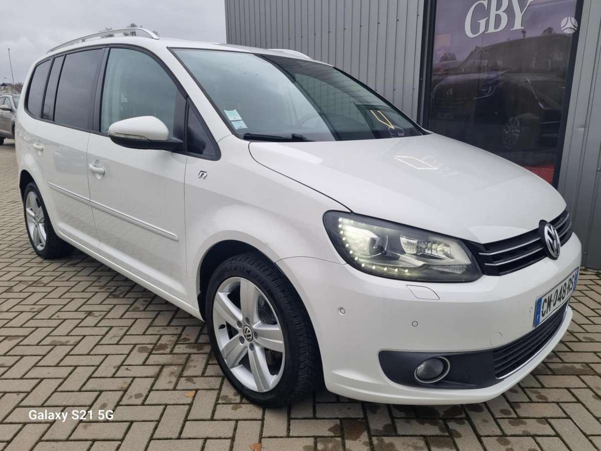 Volkswagen Touran 2012 — interior