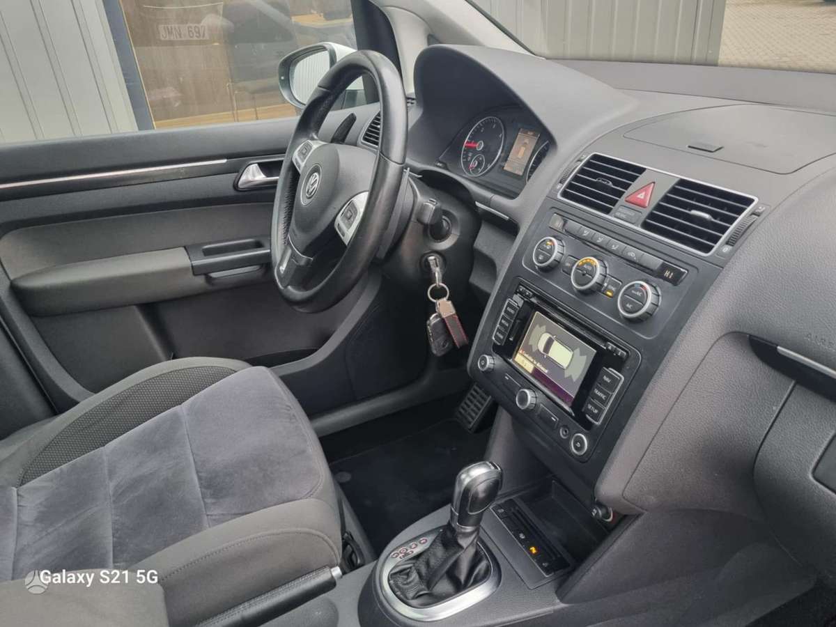Volkswagen Touran 2012 — photo 8