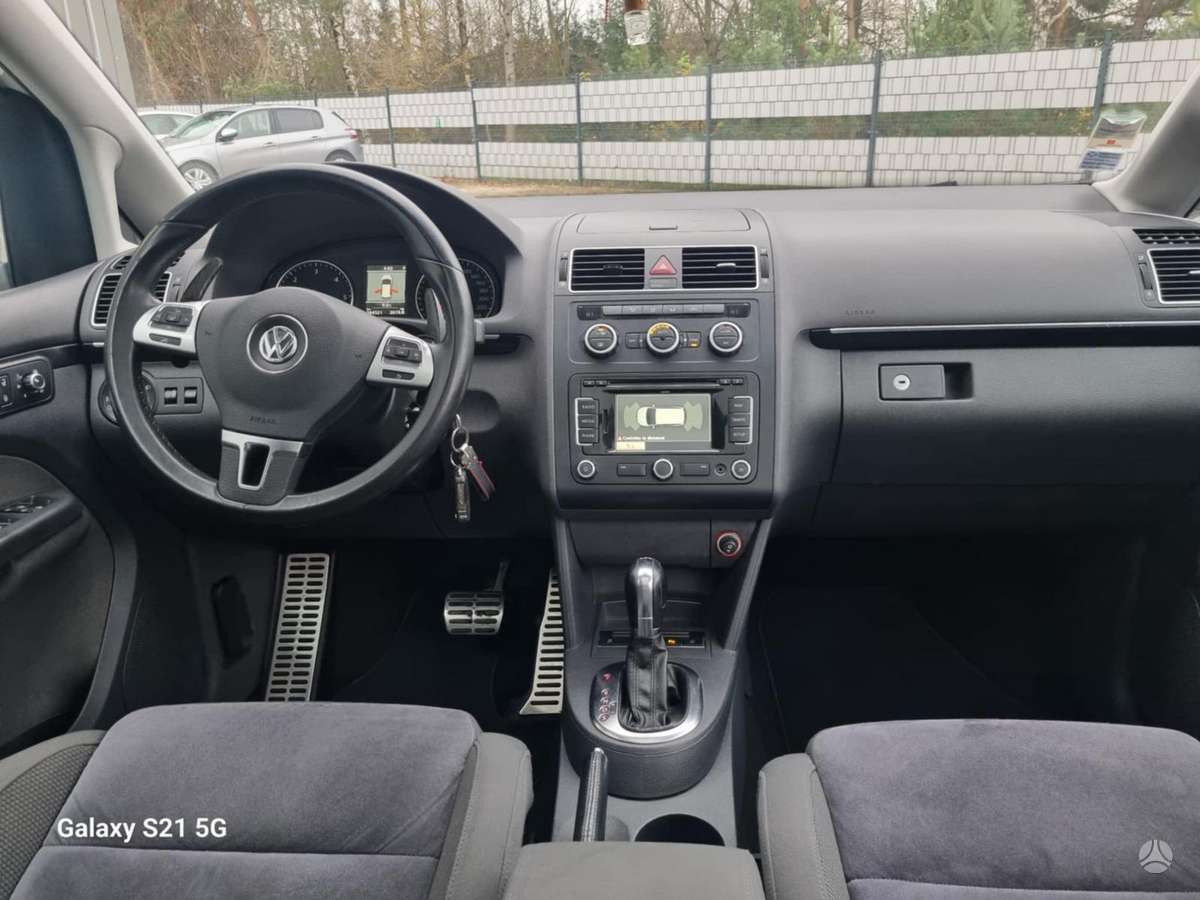 Volkswagen Touran 2012 — photo 9