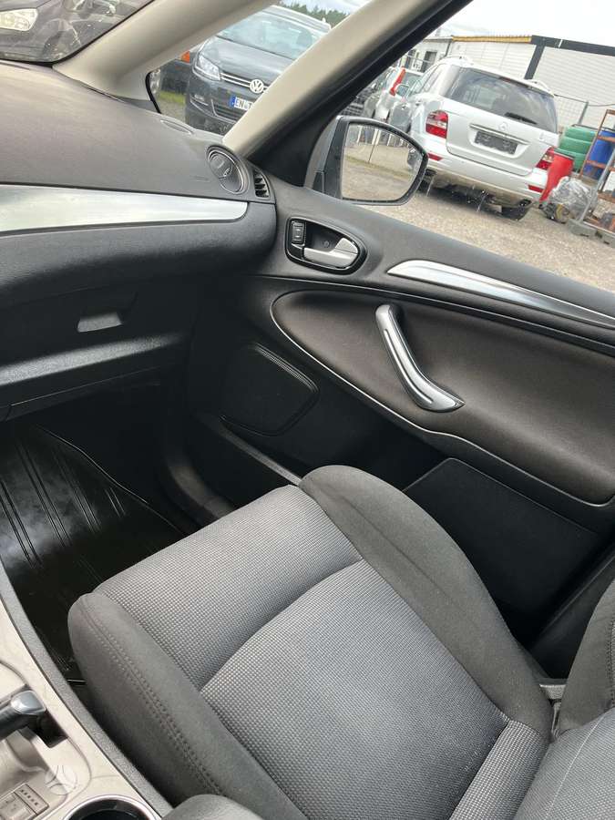 Ford S-MAX 2010 — photo 10