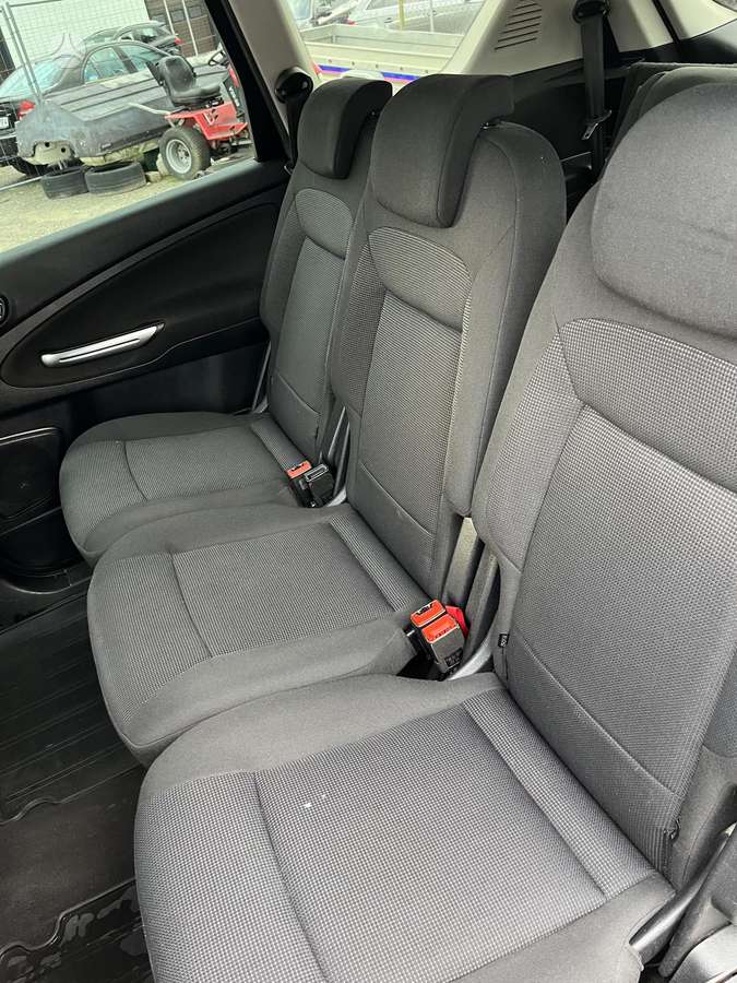 Ford S-MAX 2010 — photo 11