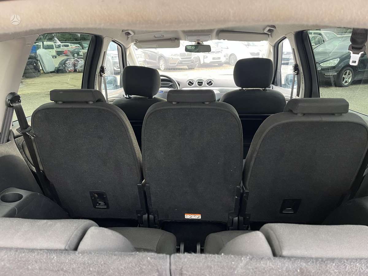 Ford S-MAX 2010 — photo 12