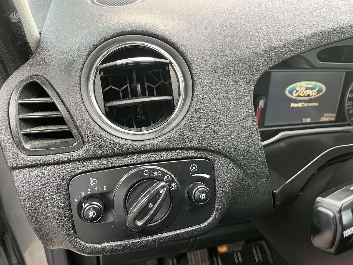 Ford S-MAX 2010 — photo 16