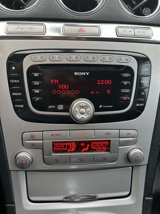 Ford S-MAX 2010 — photo 20