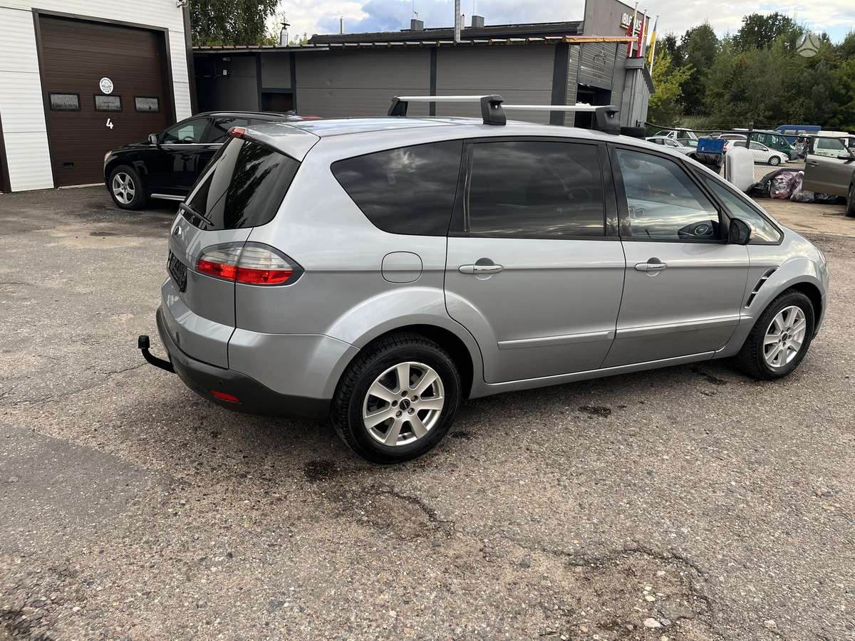 Ford S-MAX 2010 — photo 8