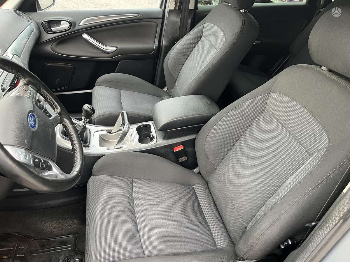Ford S-MAX 2010 — photo 9