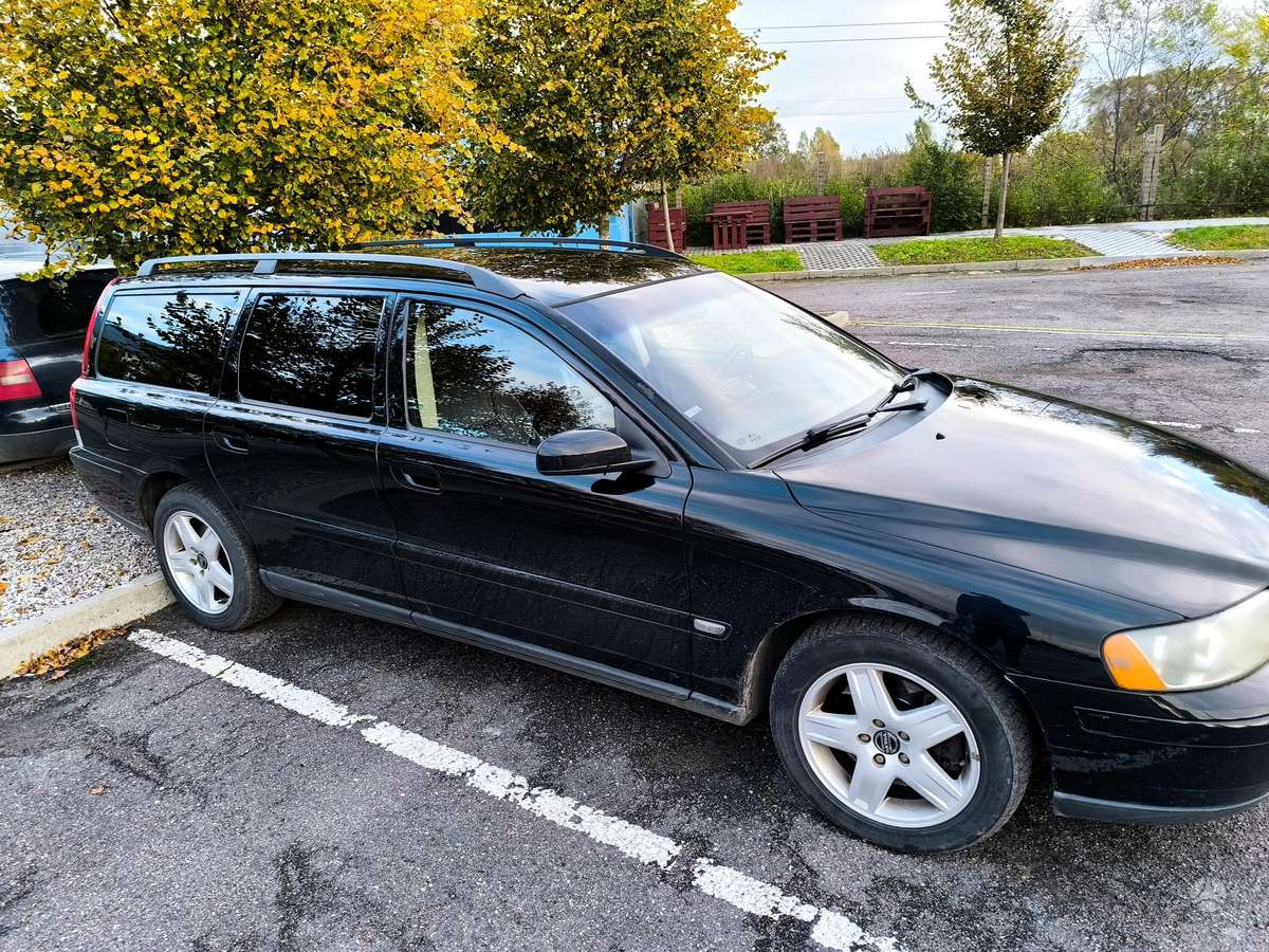 Volvo V70 2006 — вигляд ззаду