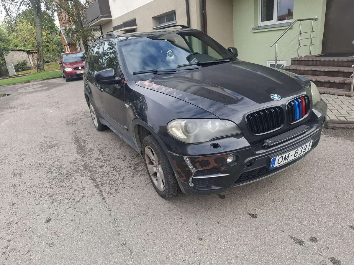 BMW X5 2011 — вигляд ззаду