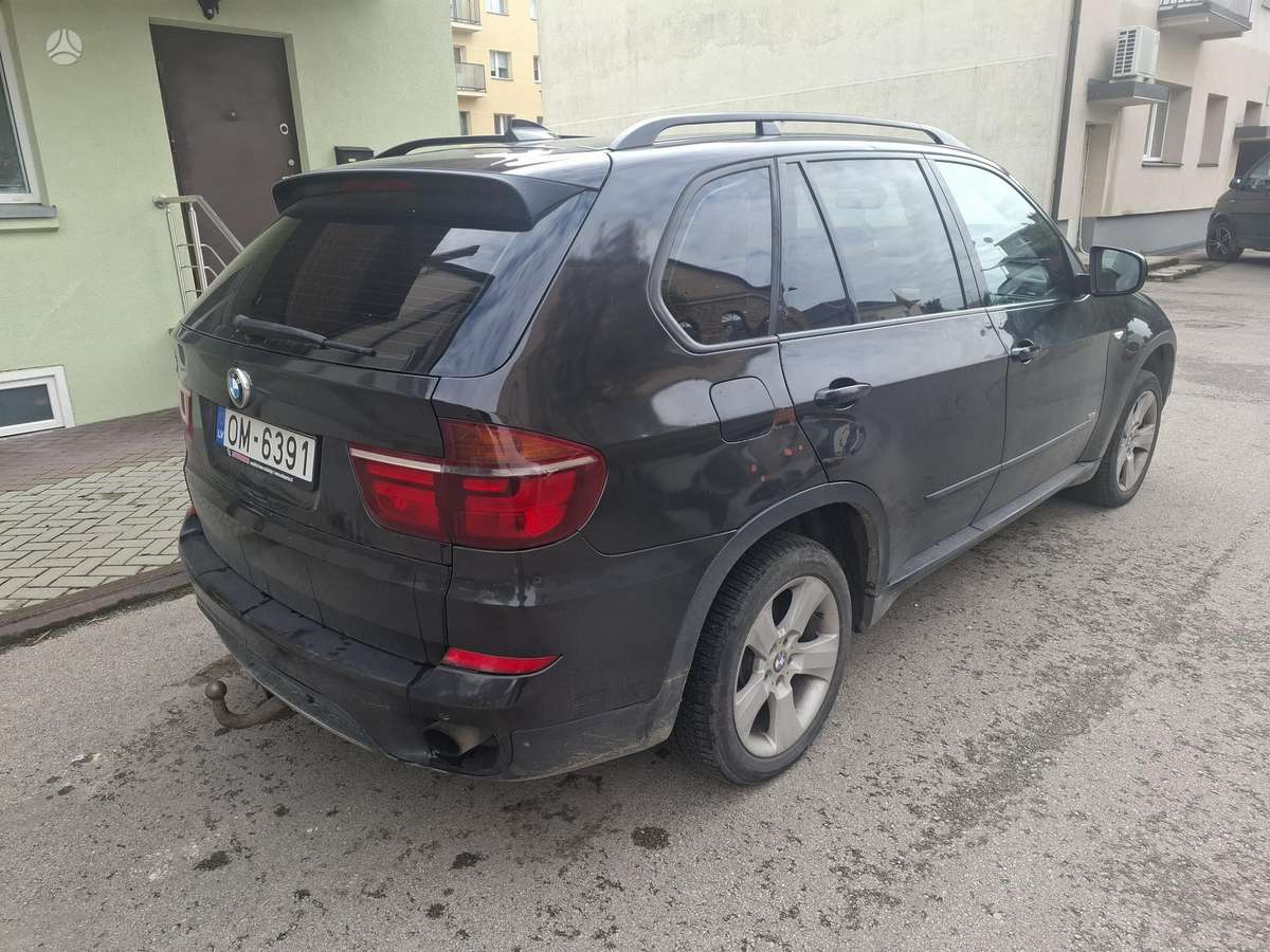 BMW X5 2011 — салон