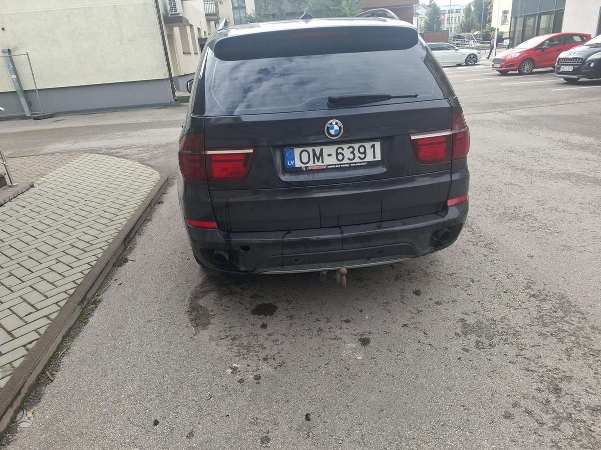 BMW X5 2011 — двигун 2993 cm³, 245 HP (180kW)