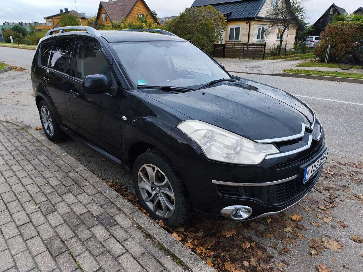 Citroen C-Crosser 2009 — салон