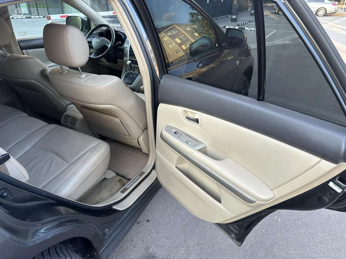 Lexus RX 2006 — photo 18