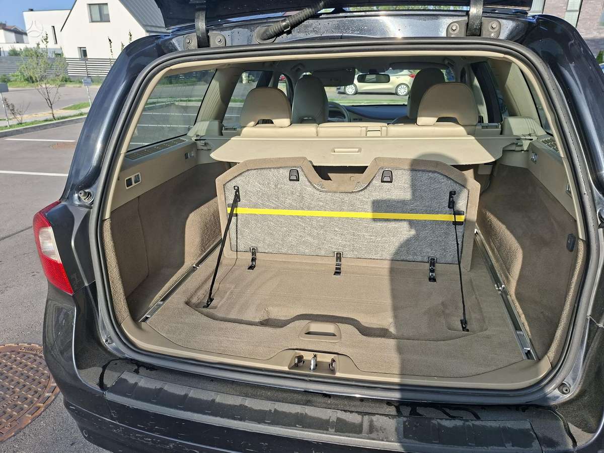Volvo V70 2010 — photo 10