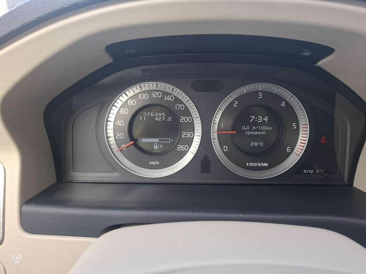 Volvo V70 2010 — photo 15