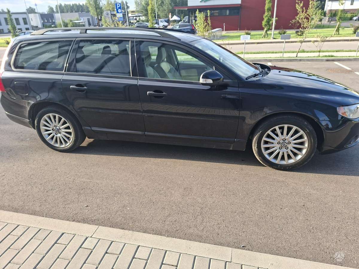 Volvo V70 2010 — engine 2401 cm³, 185 HP (136kW)