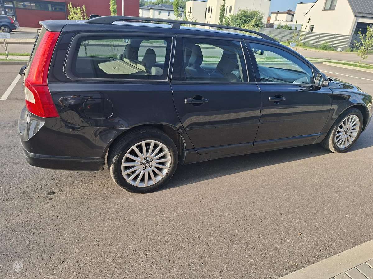 Volvo V70 2010 — photo 6