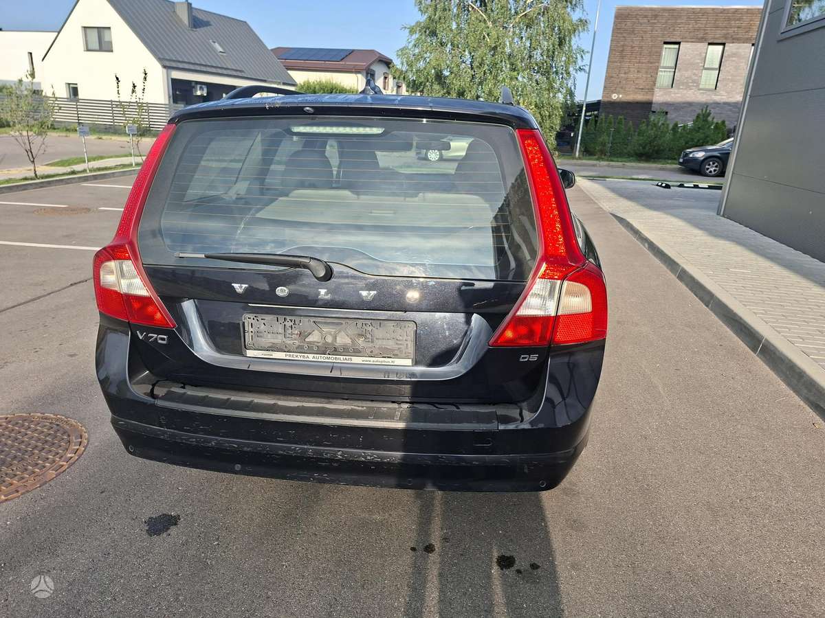 Volvo V70 2010 — photo 7
