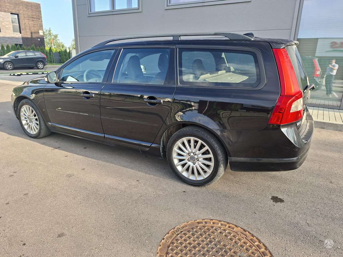 Volvo V70 2010 — photo 8