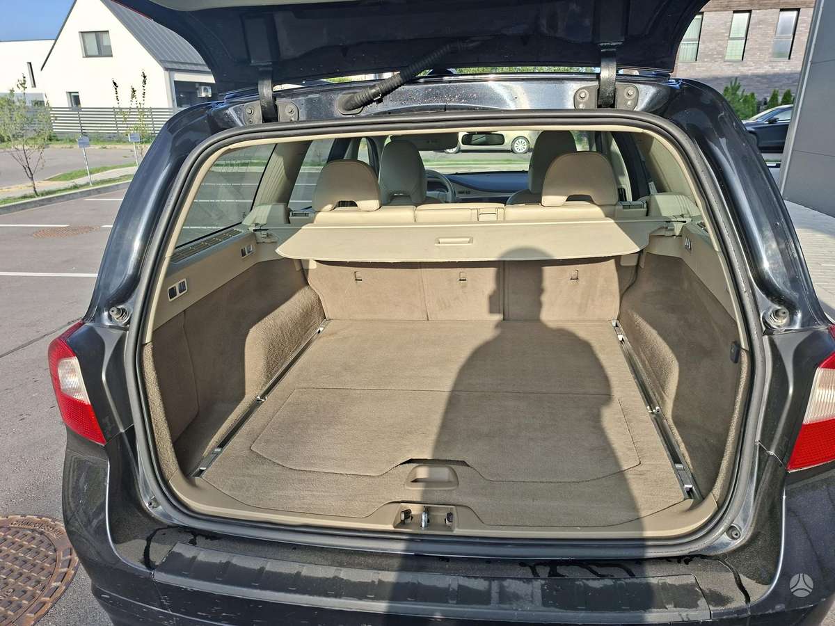Volvo V70 2010 — photo 9