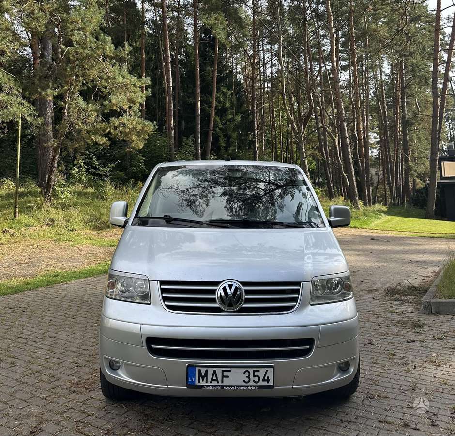 Volkswagen Multivan 2005 — вигляд ззаду