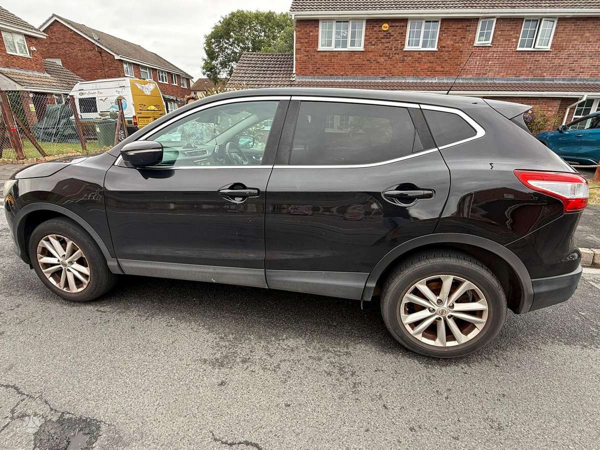 Nissan Qashqai 2014 — вигляд ззаду