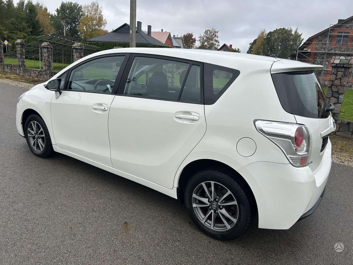 Toyota Verso 2013 — салон