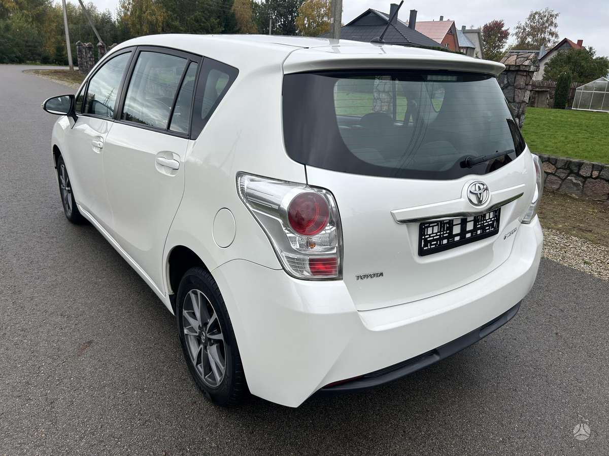 Toyota Verso 2013 — двигун 2000 cm³, 124 HP (91kW)