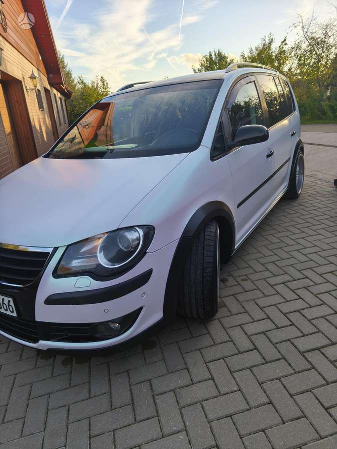 Volkswagen Touran 2008 — вигляд ззаду