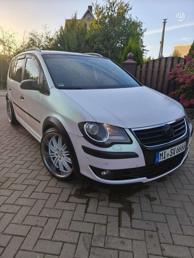 Volkswagen Touran 2008 — салон