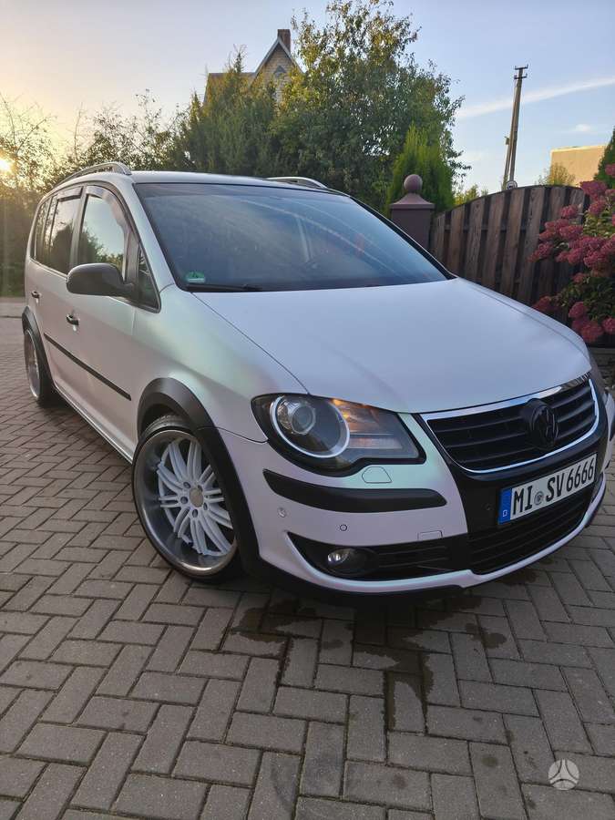 Volkswagen Touran 2008 — двигун 1968 cm³, 140 HP (103kW)